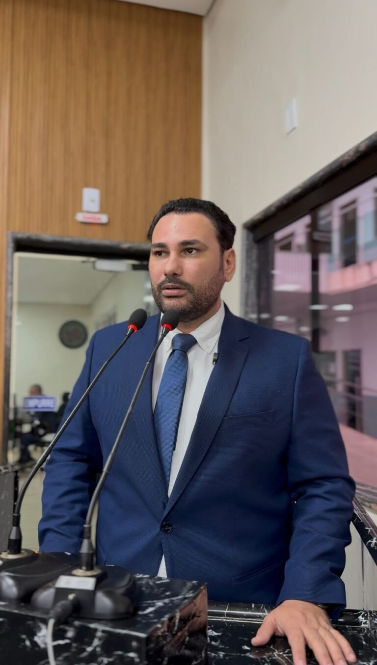 Denúncia apresentada por Marcos Combate ao TCE, MP e Prefeitura levou à anulação da nomeação e reforça a importância do controle exercido pelo Legislativo municipal.